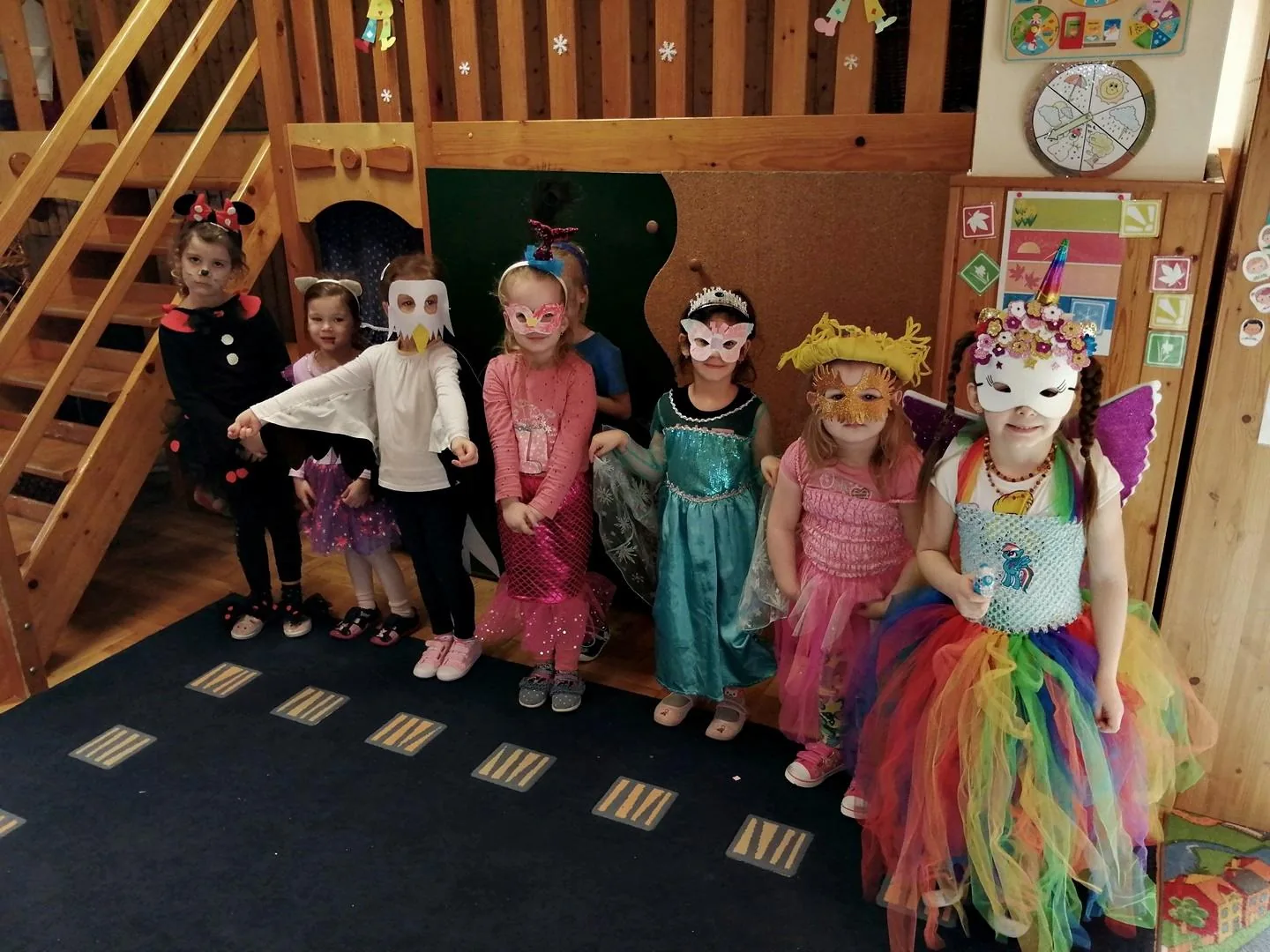 Itt a farsang áll a bál