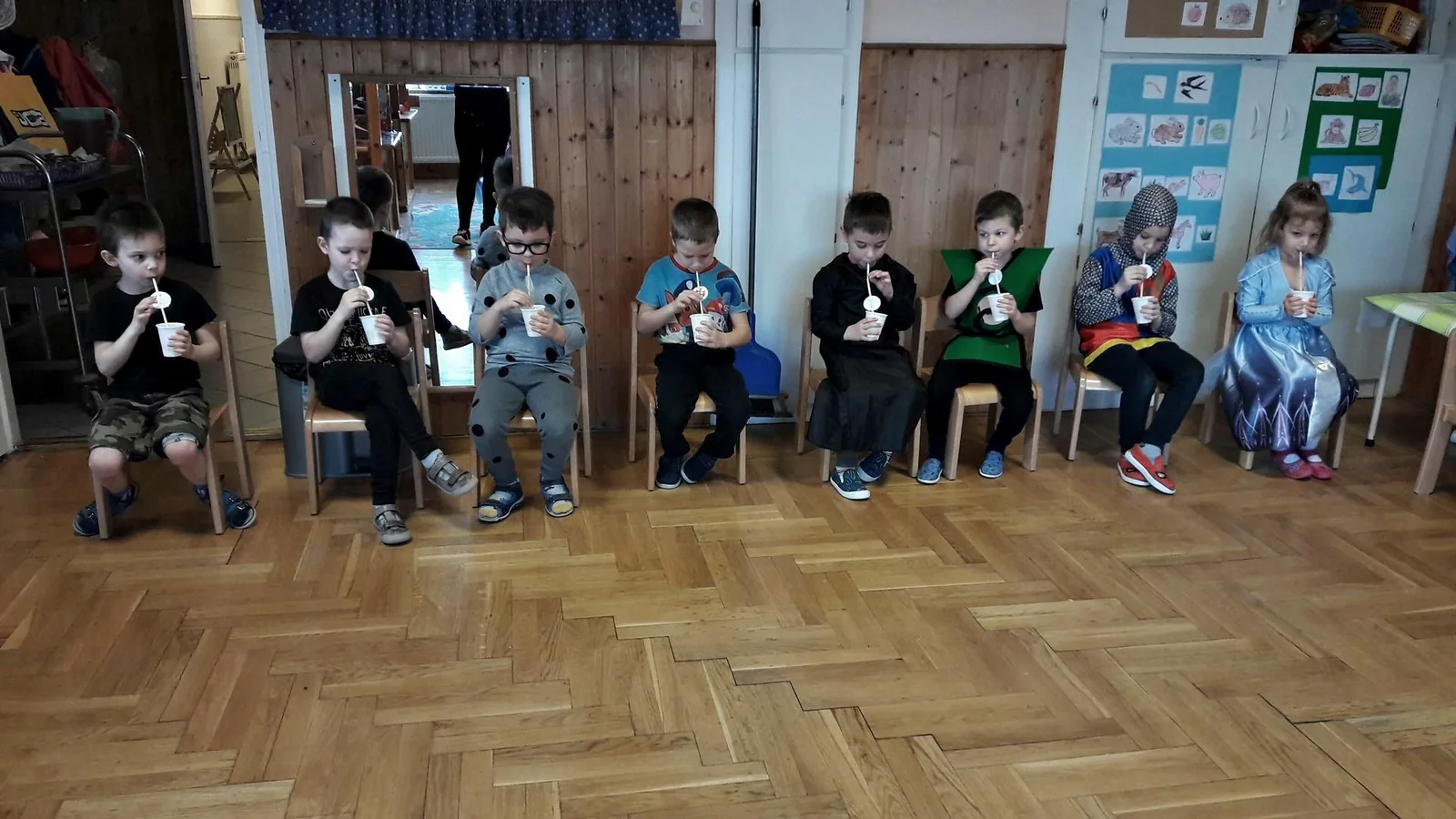 Itt a farsang áll a bál