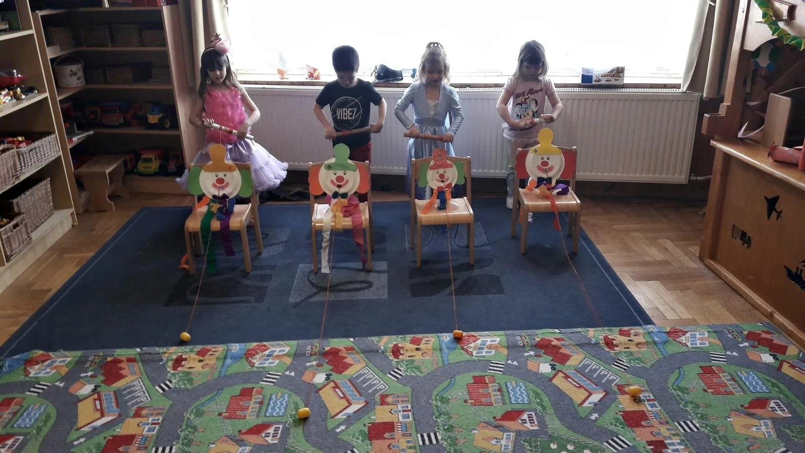 Itt a farsang áll a bál