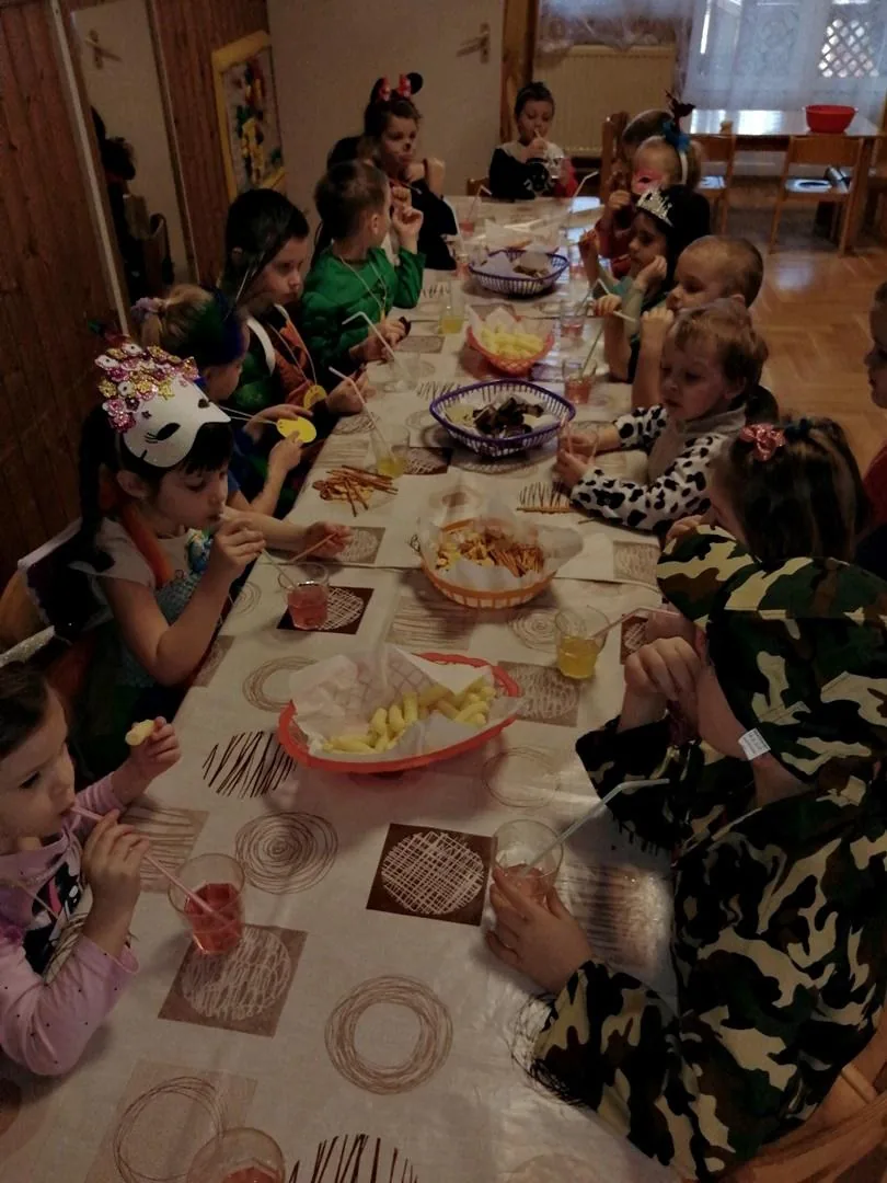 Itt a farsang áll a bál