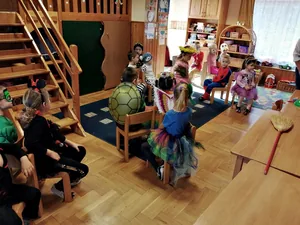 Itt a farsang áll a bál