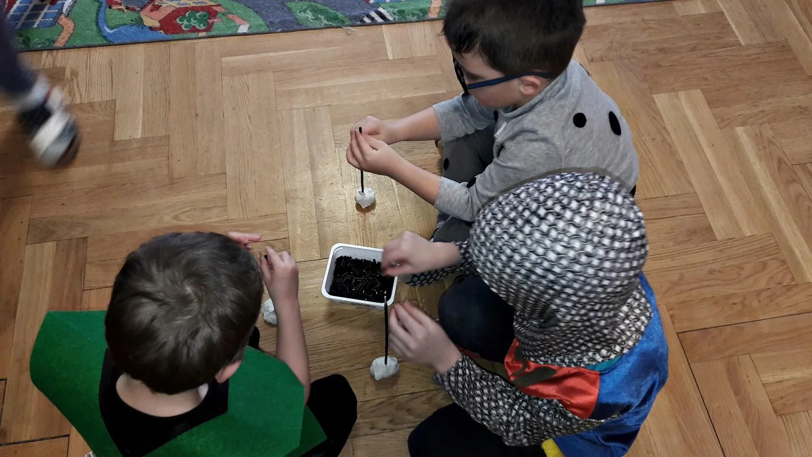 Itt a farsang áll a bál