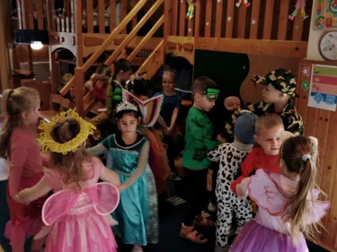 Itt a farsang áll a bál