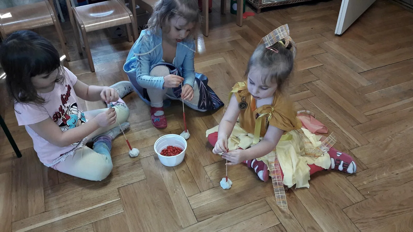 Itt a farsang áll a bál