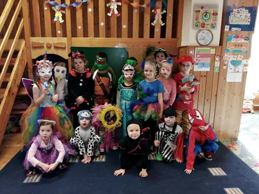 Itt a farsang áll a bál