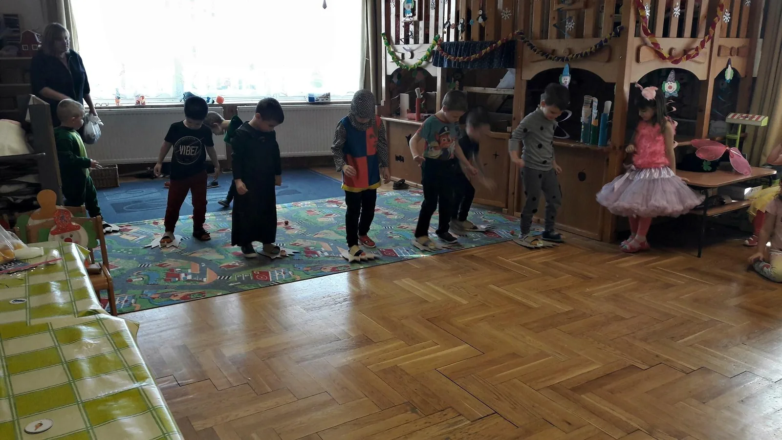 Itt a farsang áll a bál