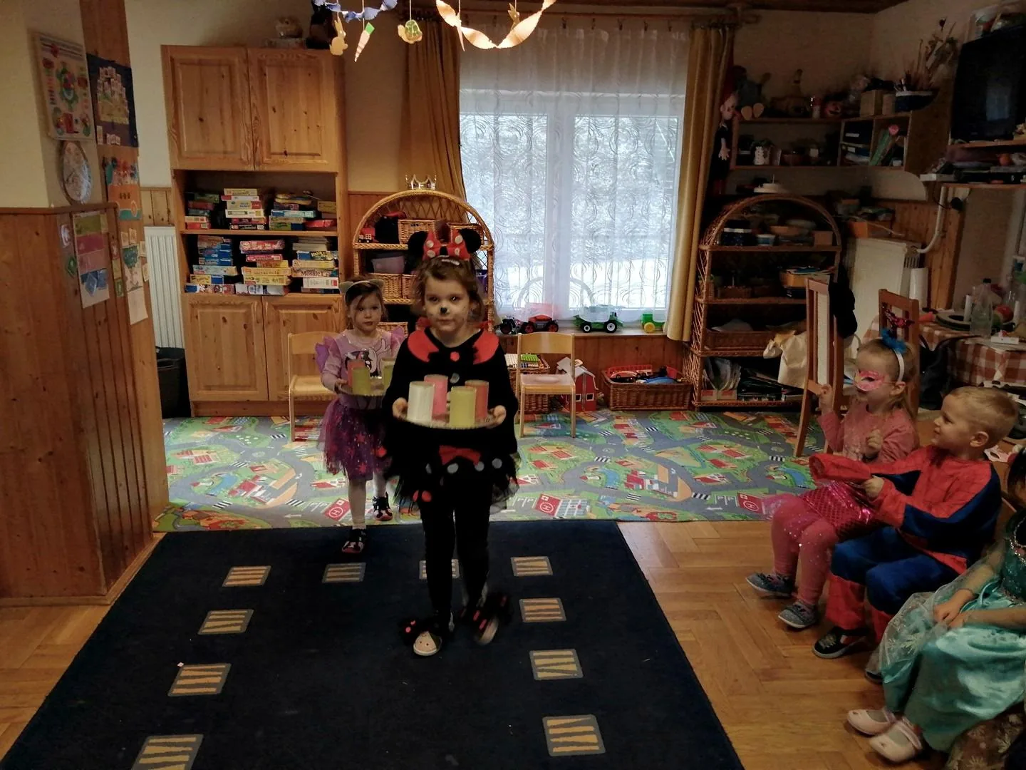 Itt a farsang áll a bál