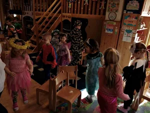 Itt a farsang áll a bál