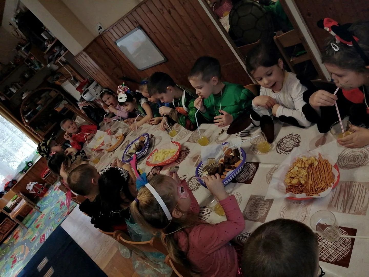 Itt a farsang áll a bál