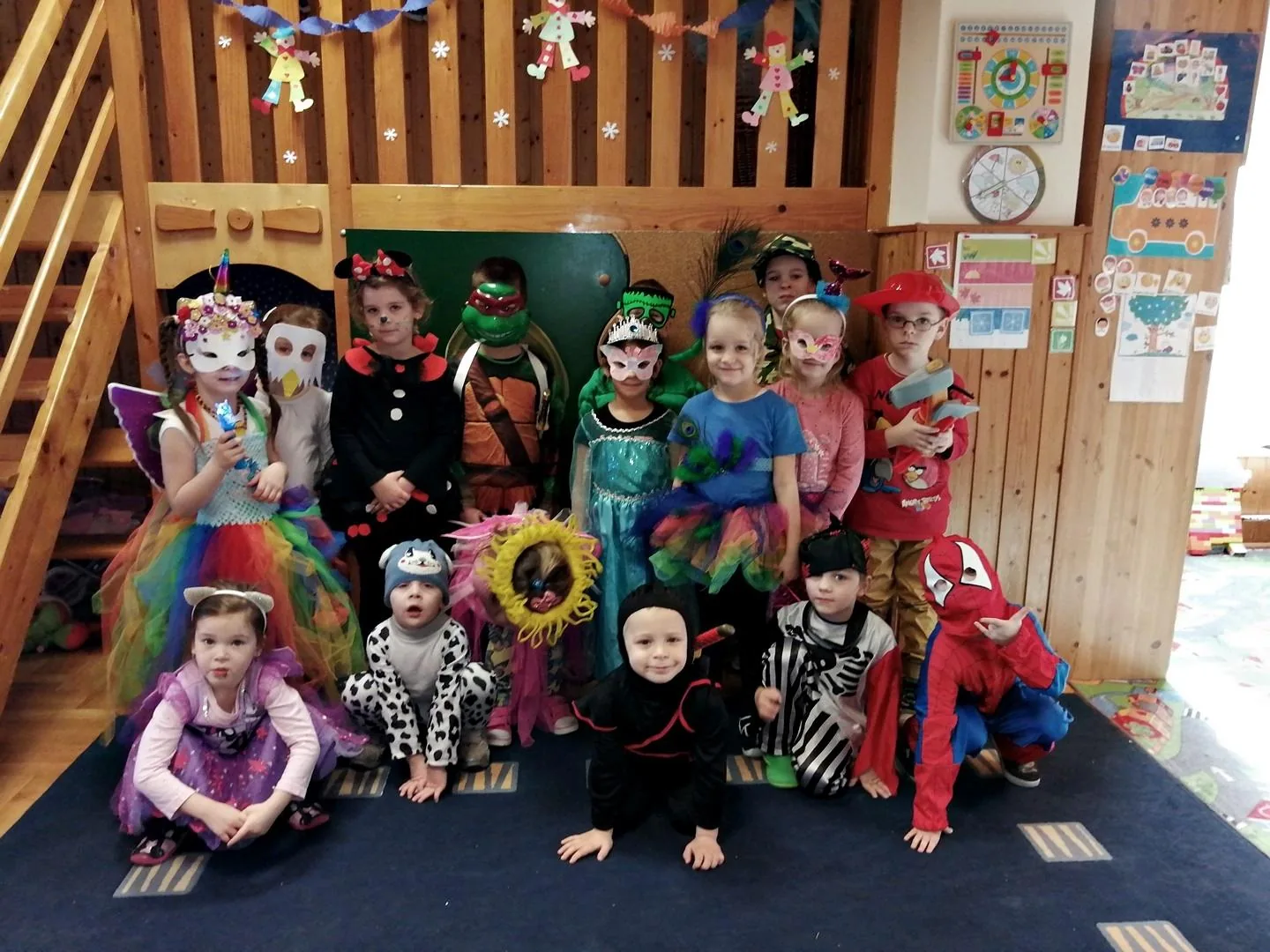 Itt a farsang áll a bál