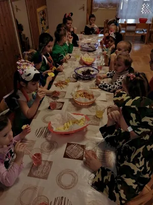 Itt a farsang áll a bál