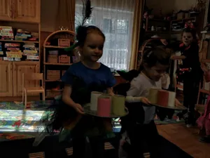 Itt a farsang áll a bál