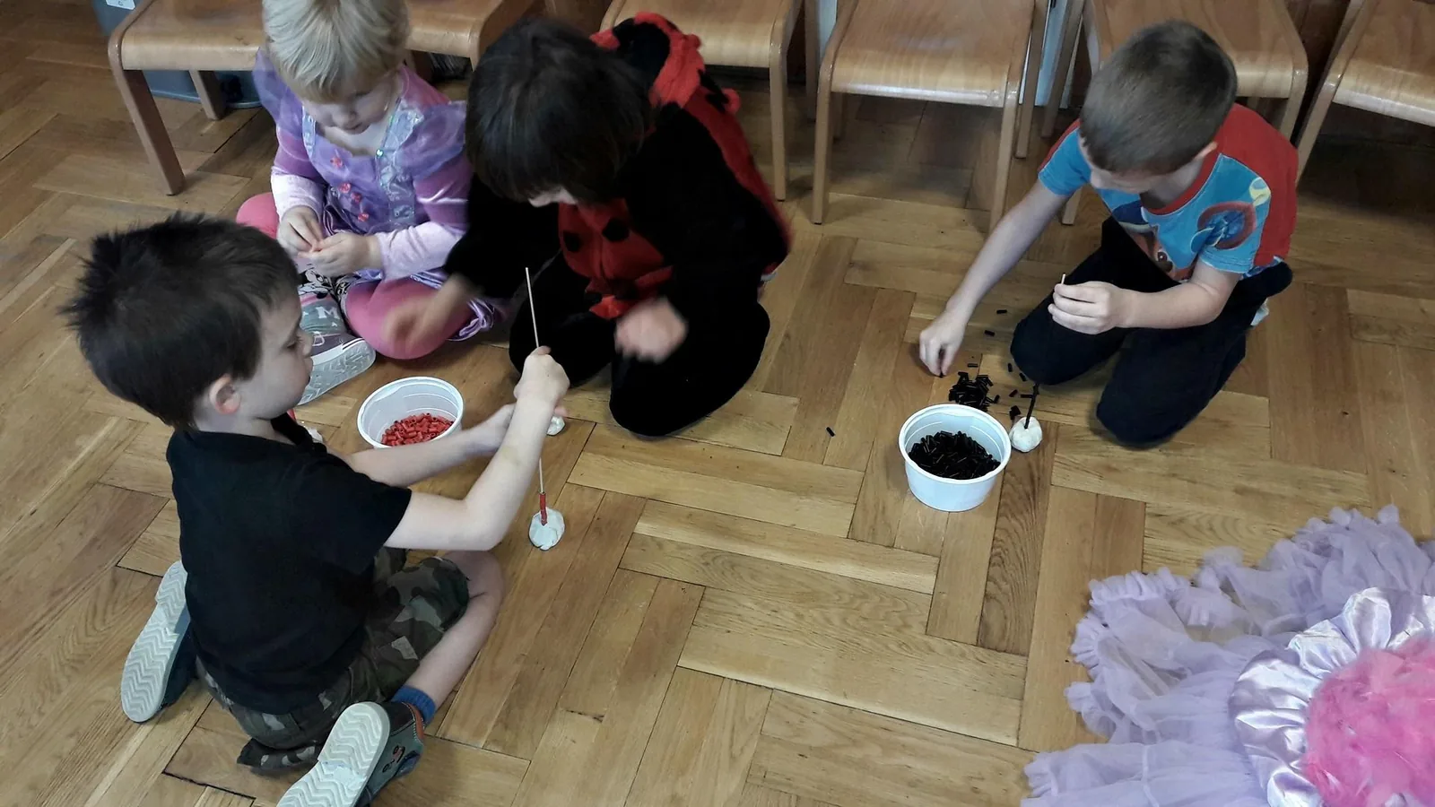 Itt a farsang áll a bál