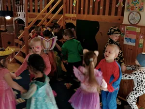 Itt a farsang áll a bál