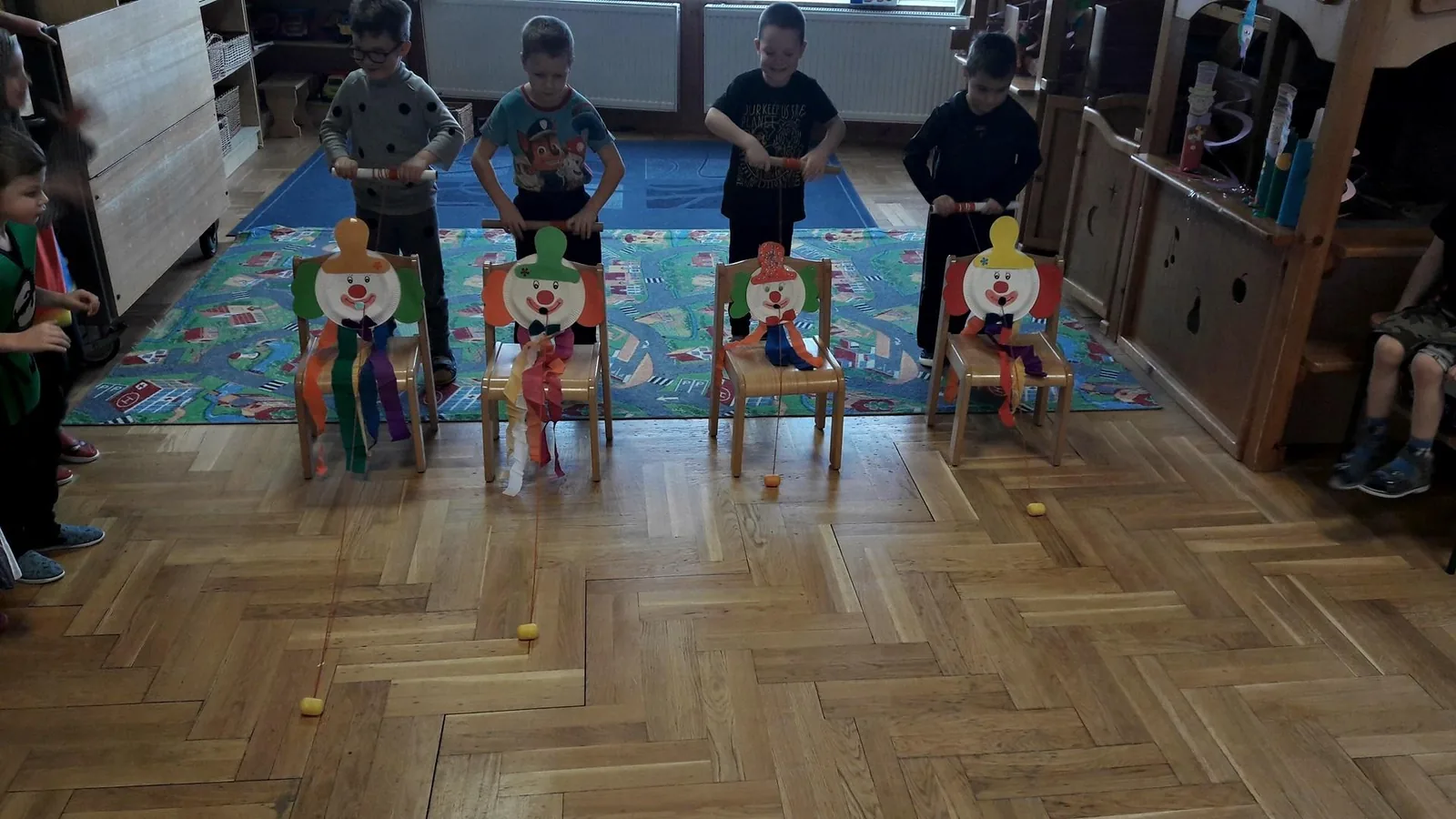 Itt a farsang áll a bál