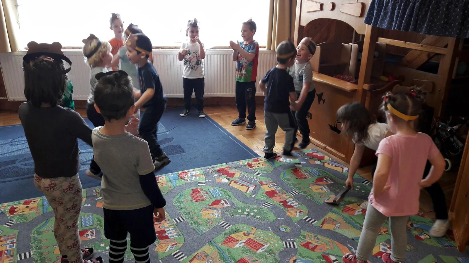 Mackó hét februárban