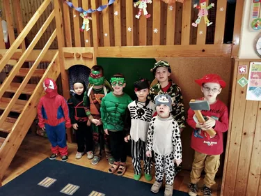 Itt a farsang áll a bál